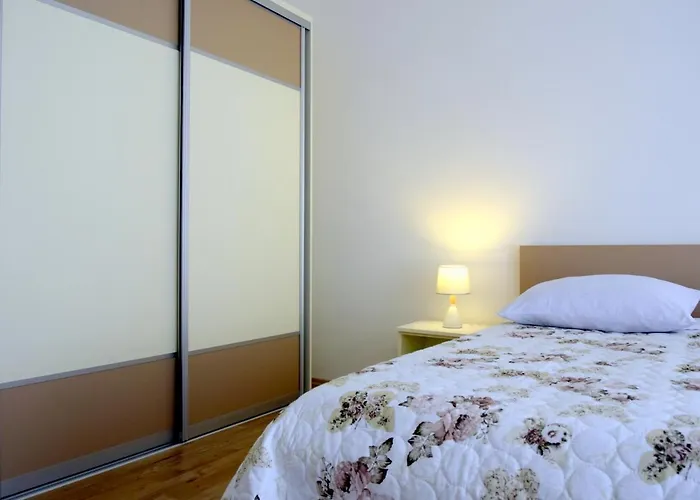 Bond Apartment Palit