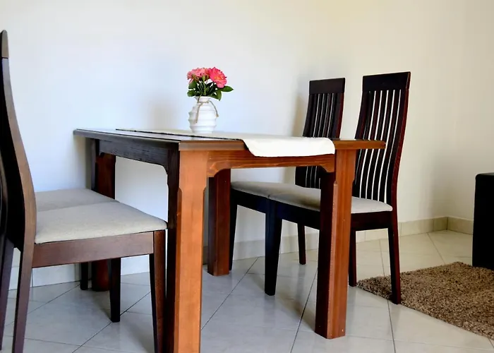 Bond Apartment Palit