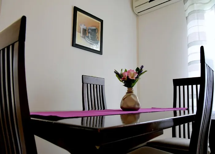 Bond Apartment Palit