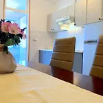Apartment Bond Palit