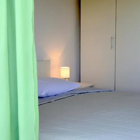Bond Apartment Palit