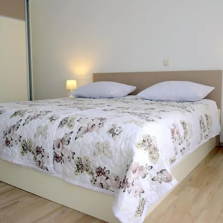 Bond Apartman