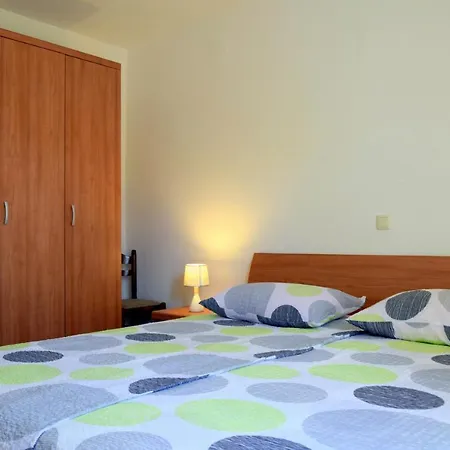 Bond Apartment *