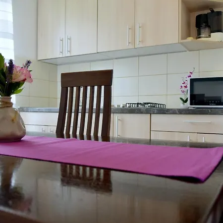 Bond Apartament