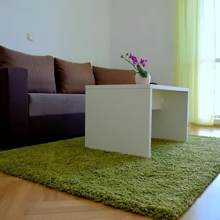 Apartament Bond
