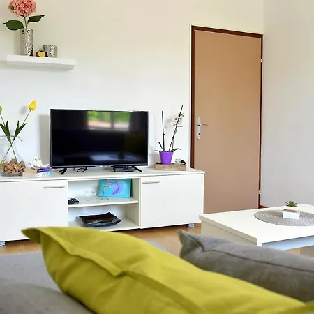 Apartament Bond
