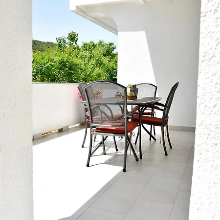 Bond Apartman *