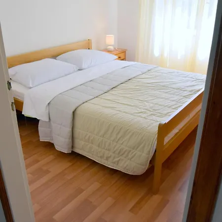Bond Apartment