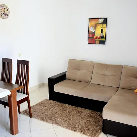 Bond Apartment Palit