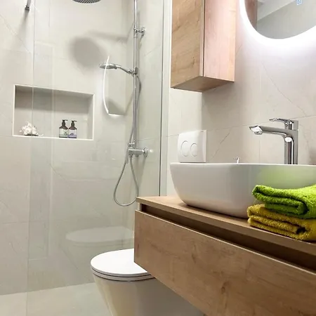 Bond Apartment Palit