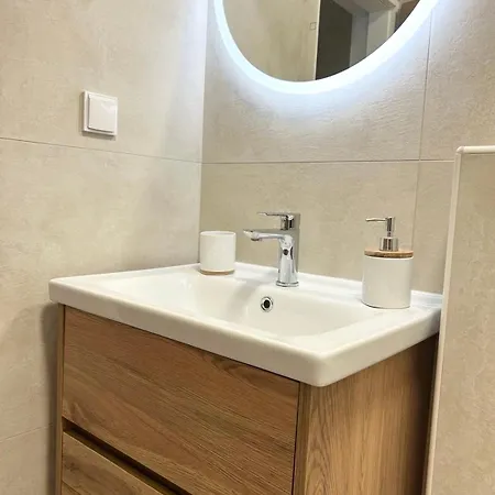 Apartament Bond Palit