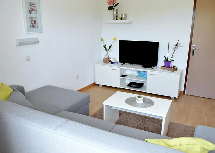 Lägenhet Bond Palit